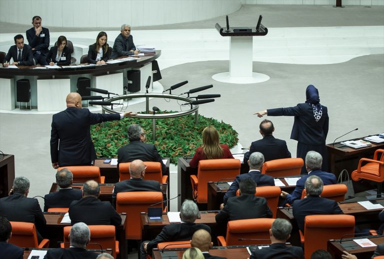 Tarih Tekerrür mü Ediyor? “Bu Kadına Haddini Bildirin”