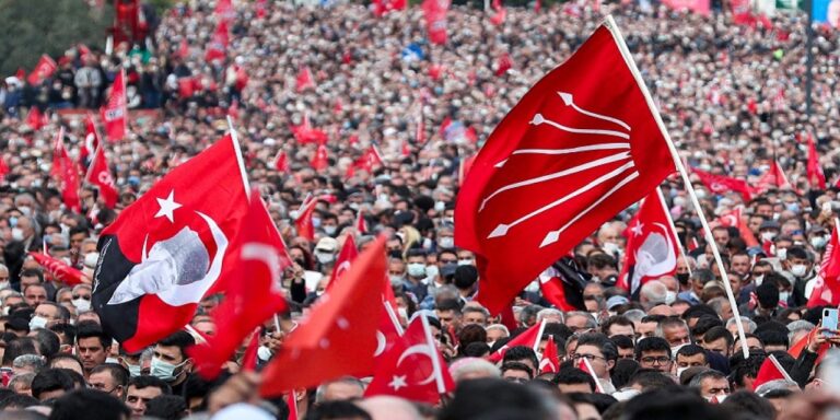 “Orta Siyaset Tuzağı” Kıskacında CHP