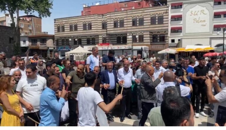 PKK’nın Silah Bırakması: Tarihsel Yükten Demokratik Kazanıma